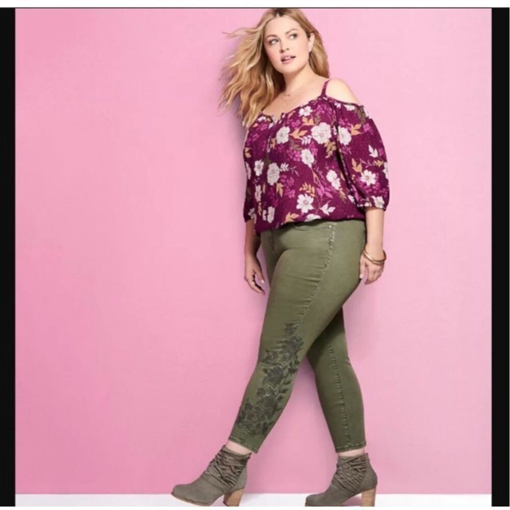 Torrid embroidered boho green cropped size 18 ankle pants